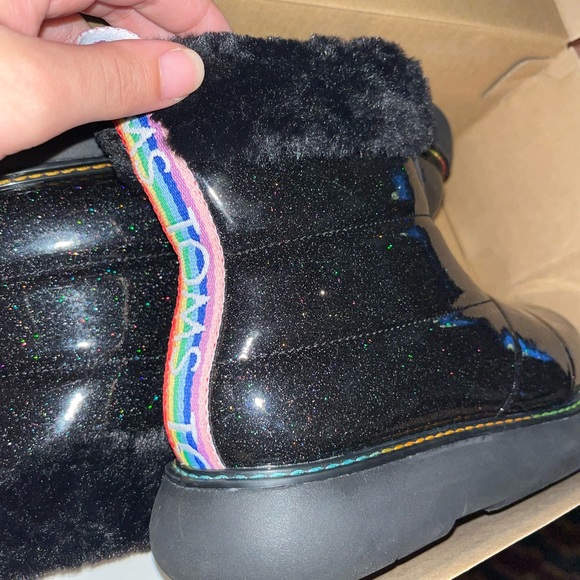 Dr Martens, Size 7 1/2, NWT - Picture 3 of 3